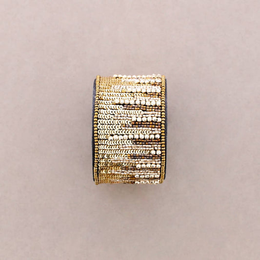 Elegantes Armband in Gold mit Pailletten