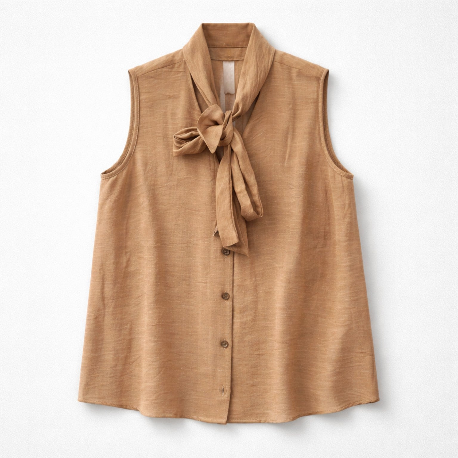 Ärmellose Bluse mit Schleife in Camel – elegante Damenbluse Bluse Das Zierwerk