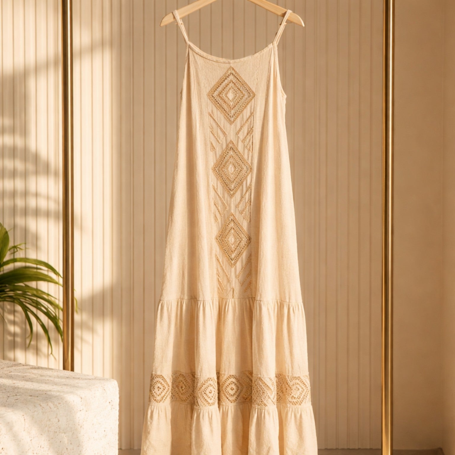 Boho-Maxikleid aus Baumwolle in Beige – luftiges Sommerkleid mit Stickerei Kleid Das Zierwerk