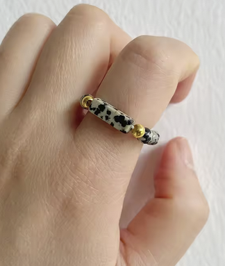 Boho-Ring aus Naturstein – handgefertigt & elastisch