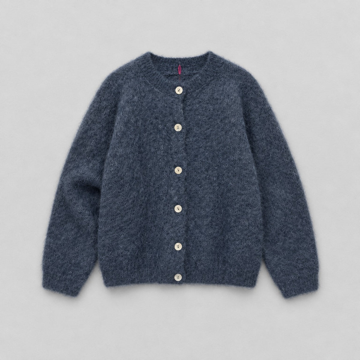 Damen-Strickjacke in Jeansblau – 80 % Kid Mohair, flauschig & Made in Italy Strickjacke Das Zierwerk