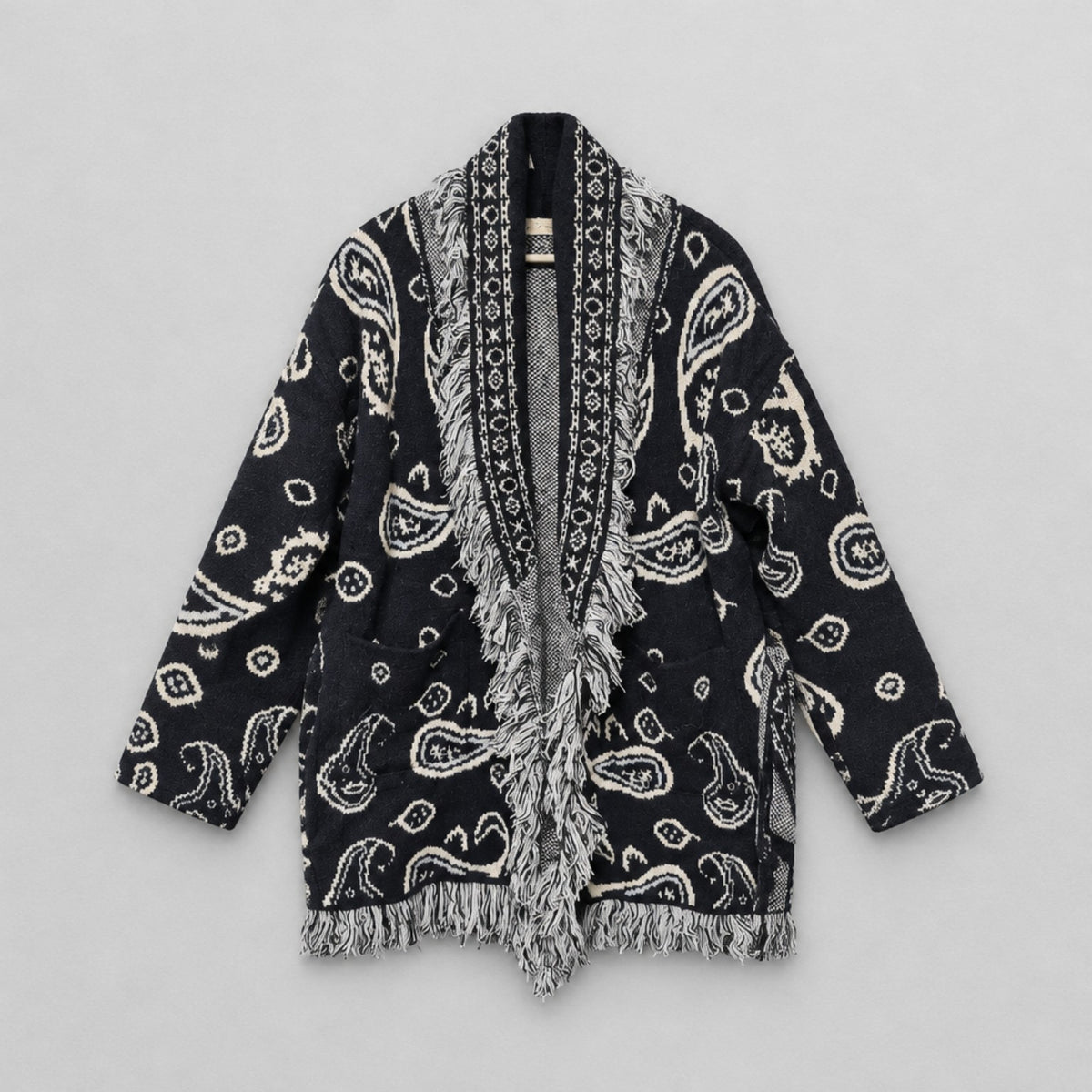 Damen-Strickjacke mit Paisley-Muster – Dunkelblau-Creme, Fransen & Wollanteil | Made in China Strickjacke Das Zierwerk