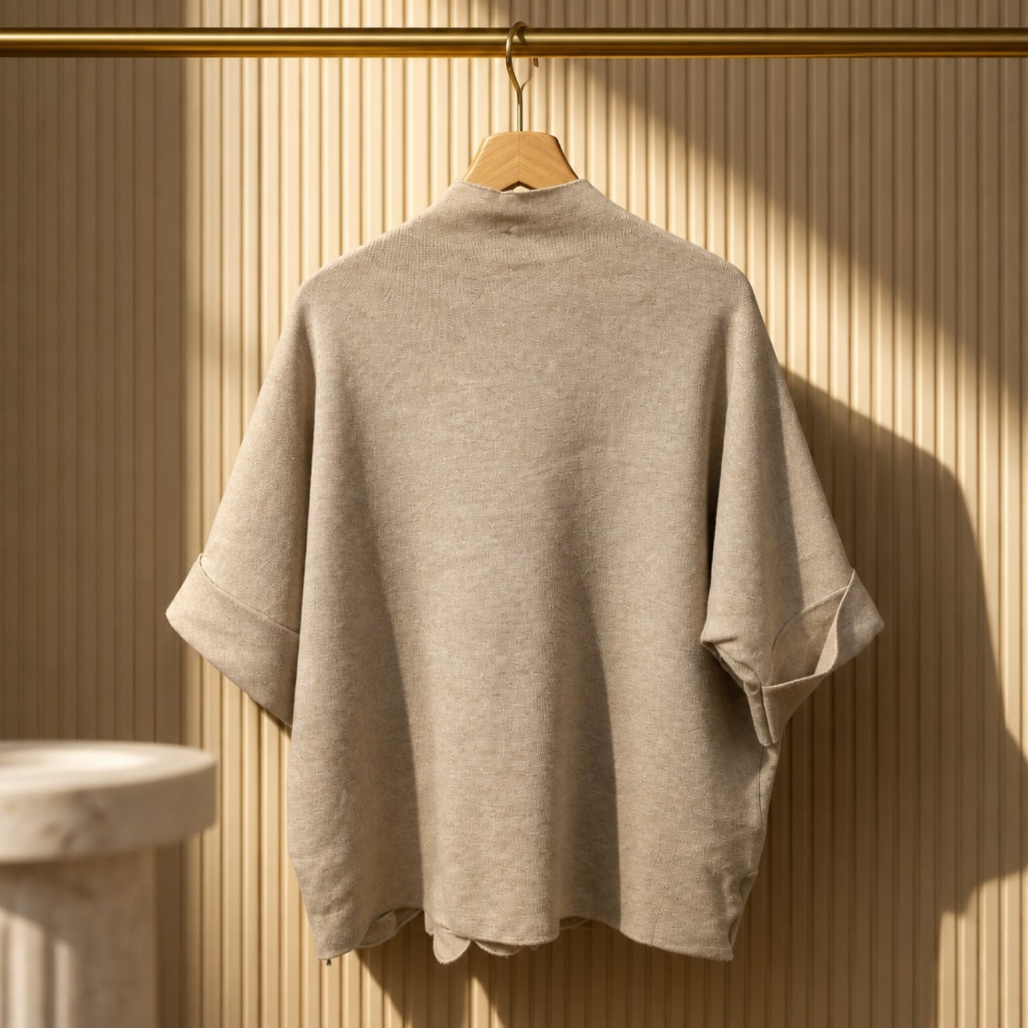 Oversize Strickshirt Beige mit floraler Cut-out-Stickerei