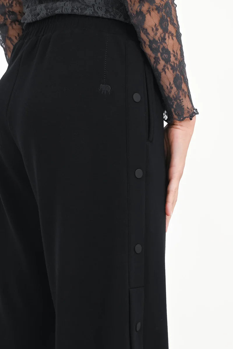 Sweatpants „Hylo“ – Style & Komfort mit seitlicher Knopfleiste (S) Hose Love Joy Victory