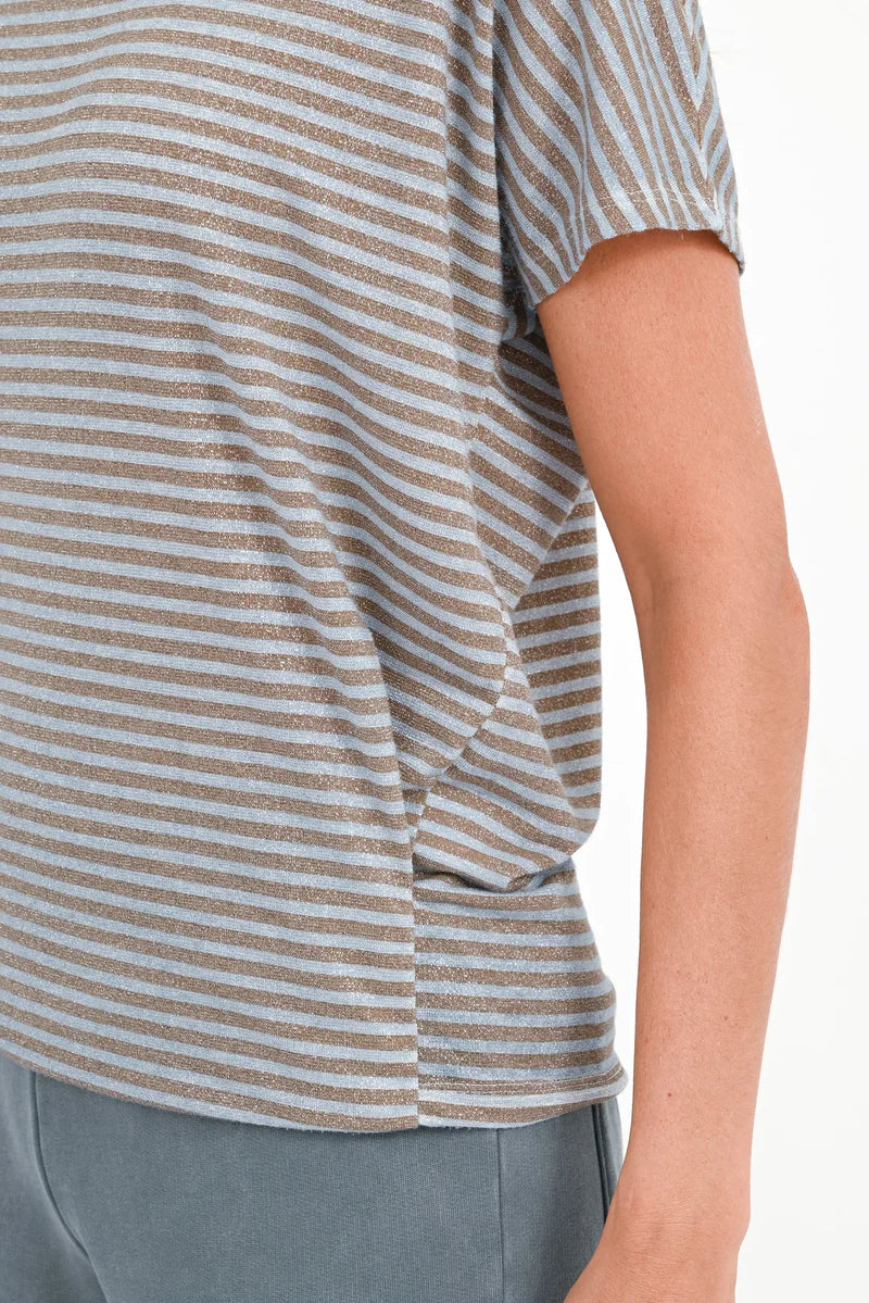 T-Shirt „Pamayu“ – Lurex & Streifen für lässigen Glanz (M) Shirt Love Joy Victory