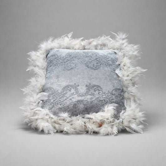 Elegantes Zierkissen in Hellblau mit Federbesatz Kissen Das Zierwerk