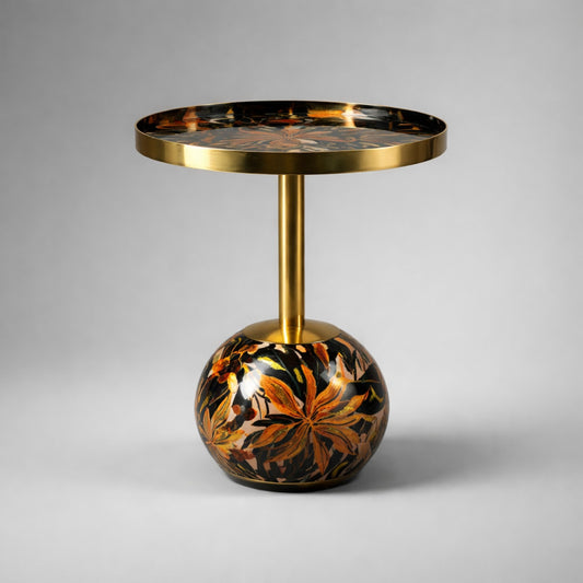 Eleganter Beistelltisch mit floralem Design – ein echtes Statement-Piece Beistelltisch Das Zierwerk