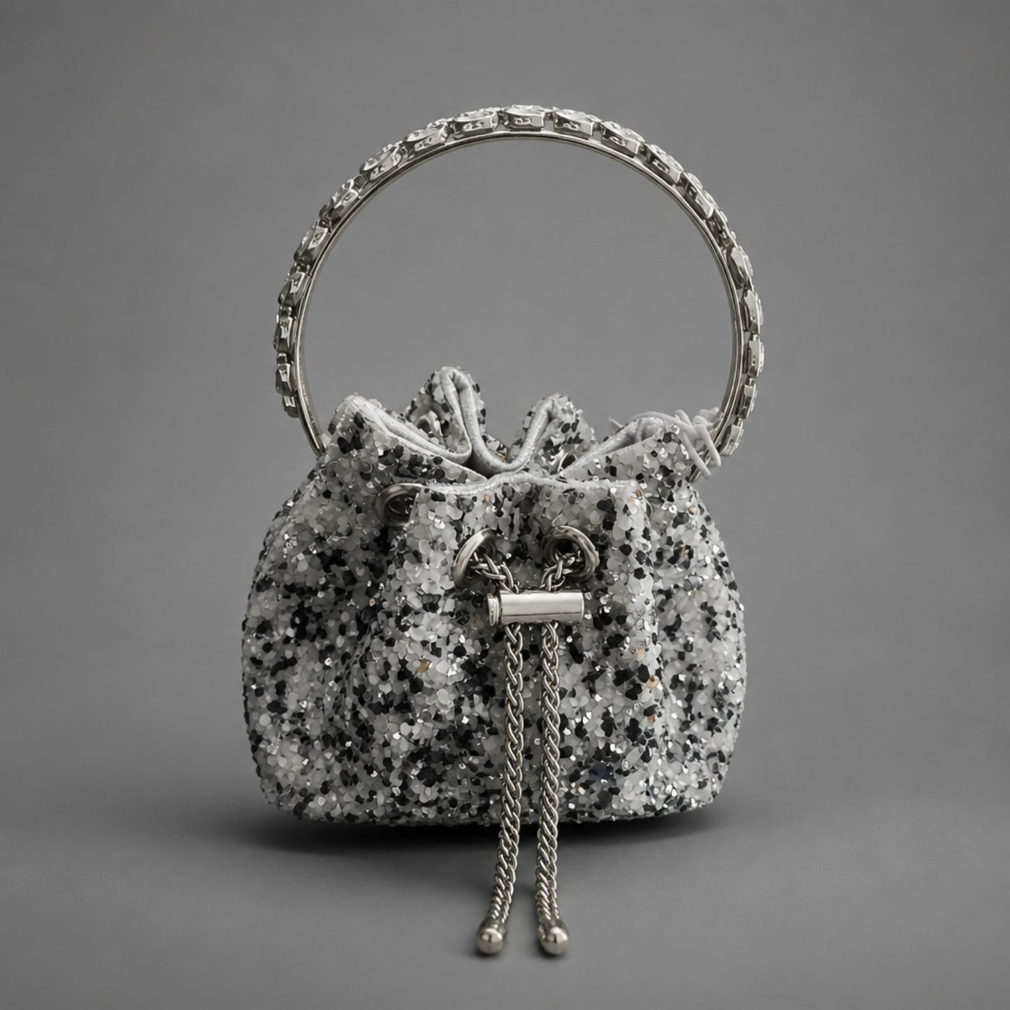 Glitzernde Beuteltasche in Silber – glamouröses Highlight für besondere Anlässe Tasche Das Zierwerk