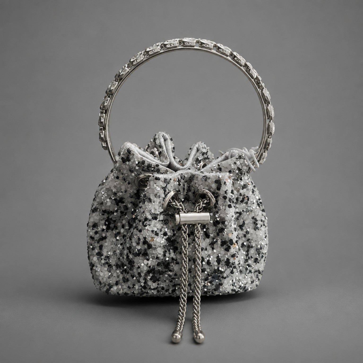 Glitzernde Beuteltasche in Silber – glamouröses Highlight für besondere Anlässe Tasche Das Zierwerk