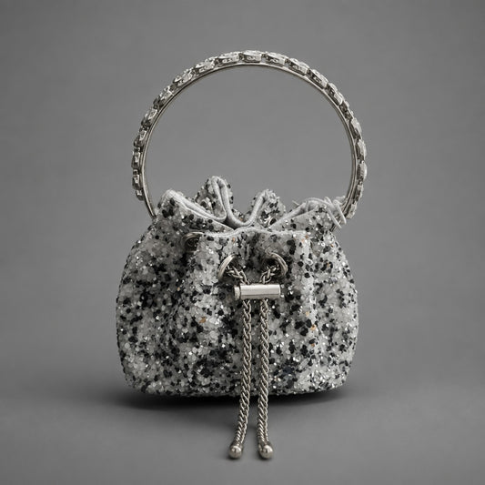 Glitzernde Beuteltasche in Silber – glamouröses Highlight für besondere Anlässe Tasche Das Zierwerk