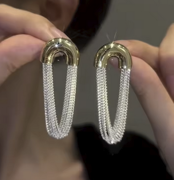 U-förmige Metallketten-Ohrringe – Eleganter Statement-Schmuck