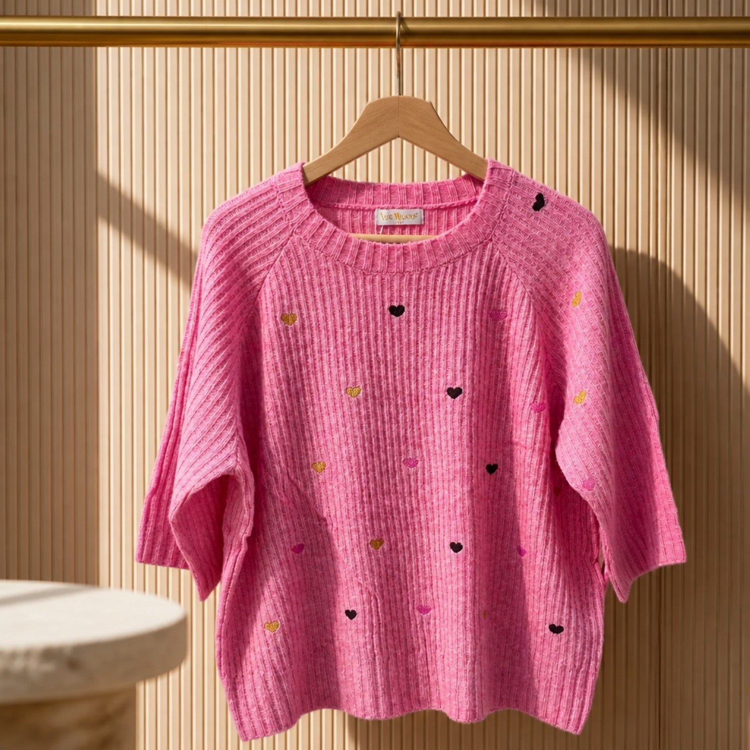 Strickshirt „Hearts“ – Pink mit kleinen Herz-Stickereien Pullover V. Milano