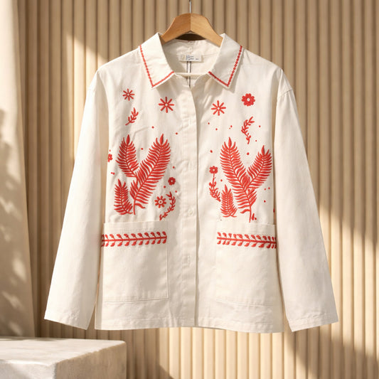 Bestickte Hemdjacke in Creme mit roten Details – dein stilvolles Statement-Piece Jacke Das Zierwerk