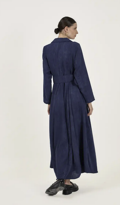 Weites langes Kleid mit Gürtel & Taschen – eleganter Oversize-Look