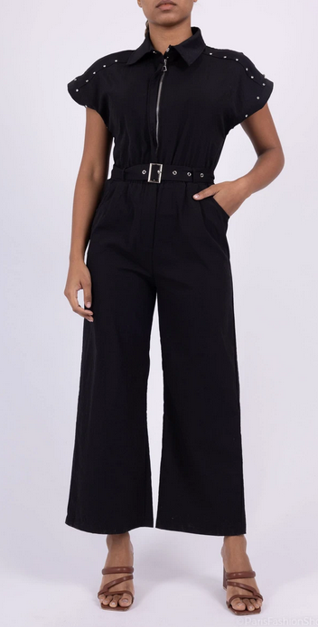 Eleganter schwarzer Jumpsuit mit Gürtel und Nieten-Details (Größe S)