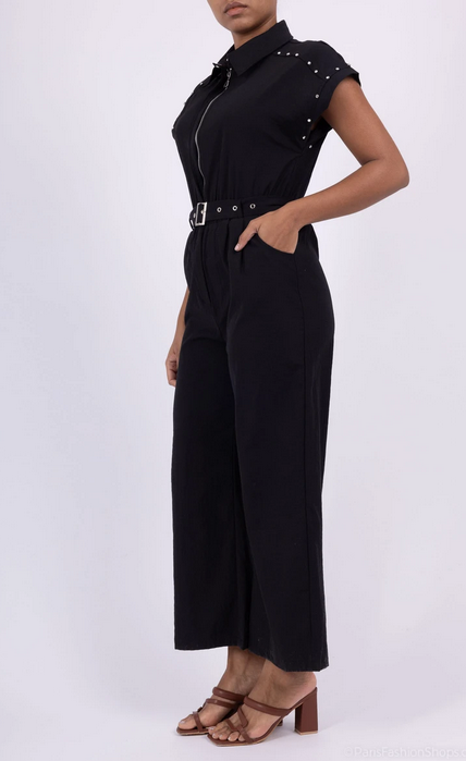 Eleganter schwarzer Jumpsuit mit Gürtel und Nieten-Details (Größe S)