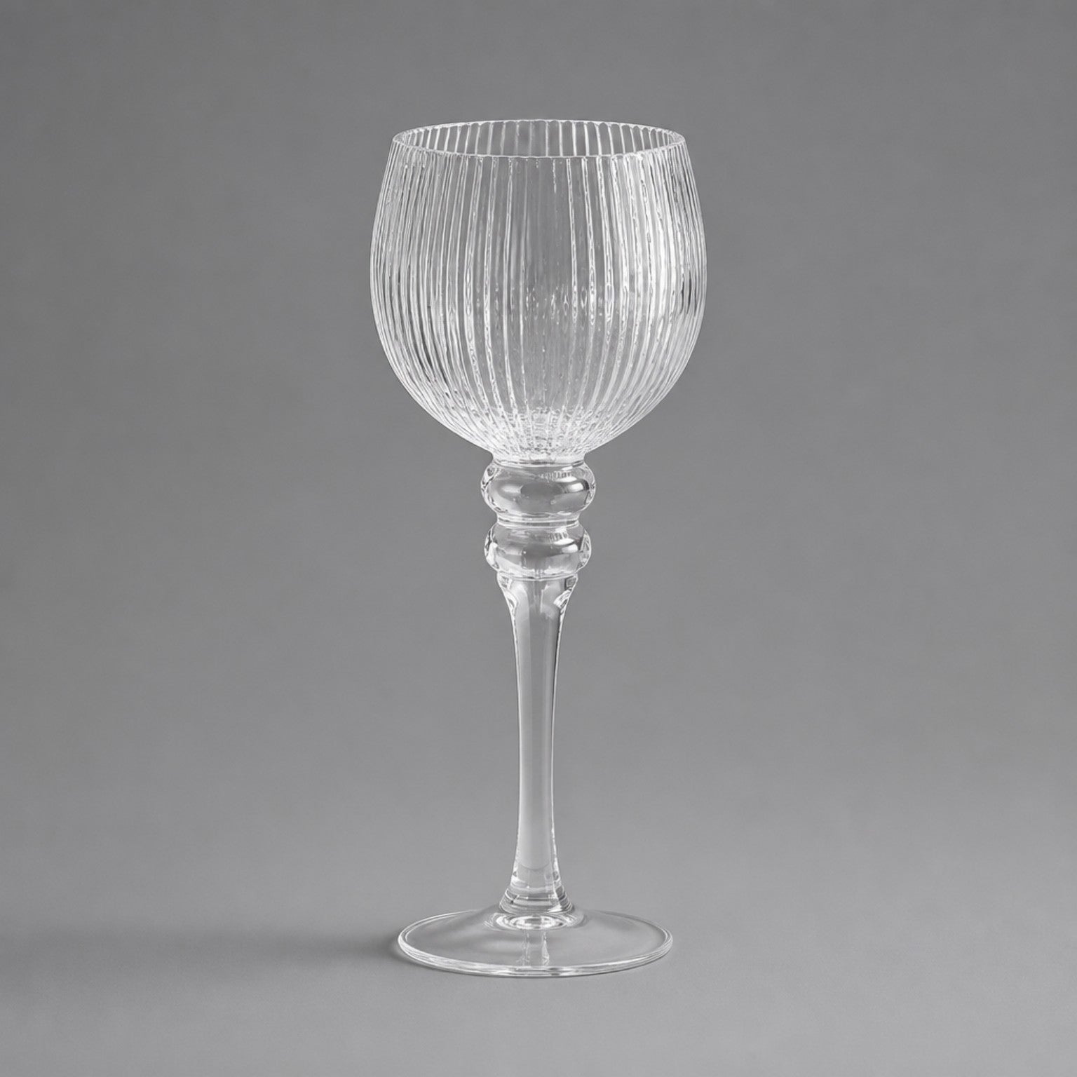 Kerzenhalter aus geriffeltem Glas – Klar, hoher Fuß, zeitloses Design Kerzenhalter Das Zierwerk