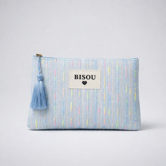 Kosmetiktasche „BISOU“ – zartes Blau & gute Laune zum Mitnehmen Clutch Das Zierwerk