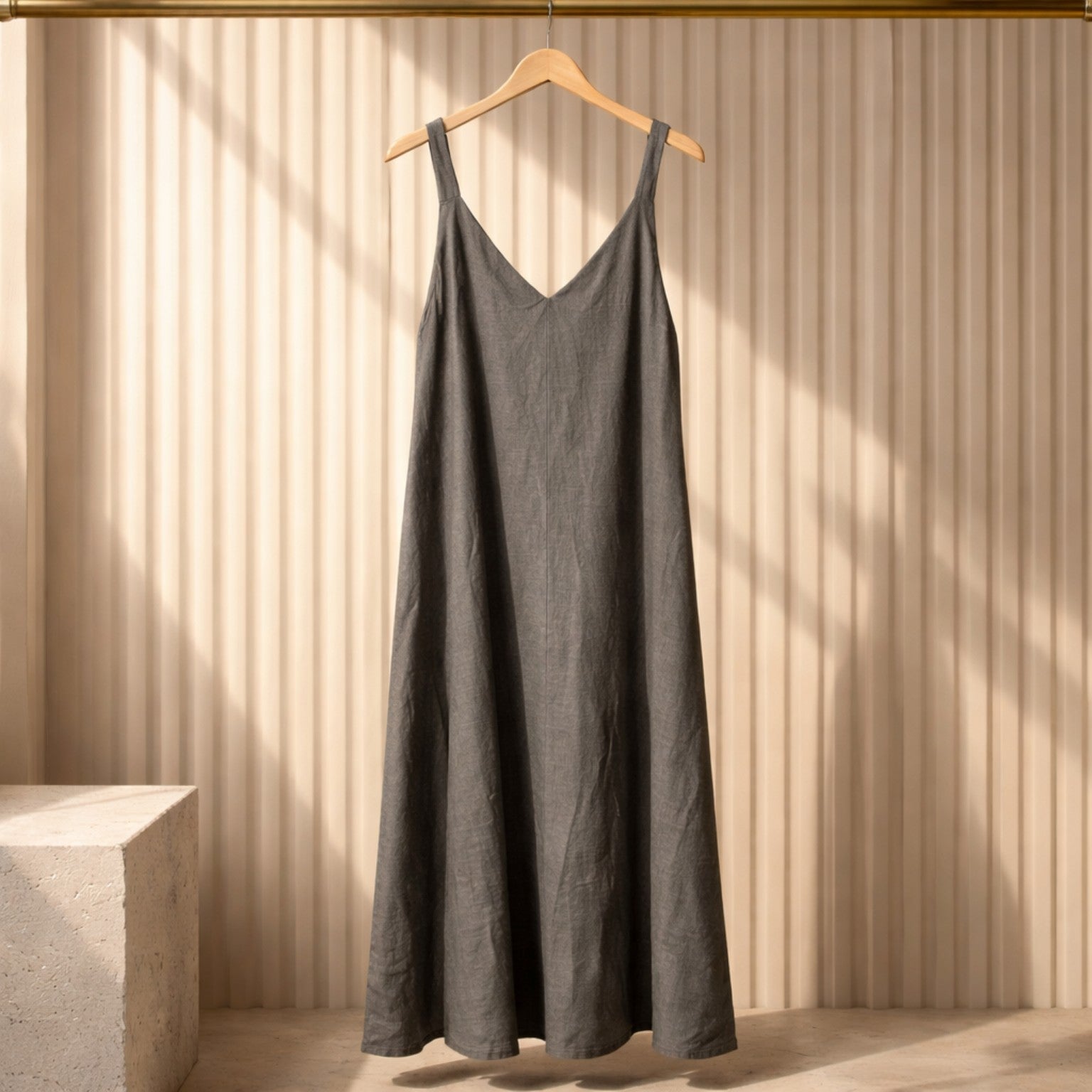 Maxikleid aus Leinen – schlichtes Sommerkleid in Anthrazit Kleid Das Zierwerk