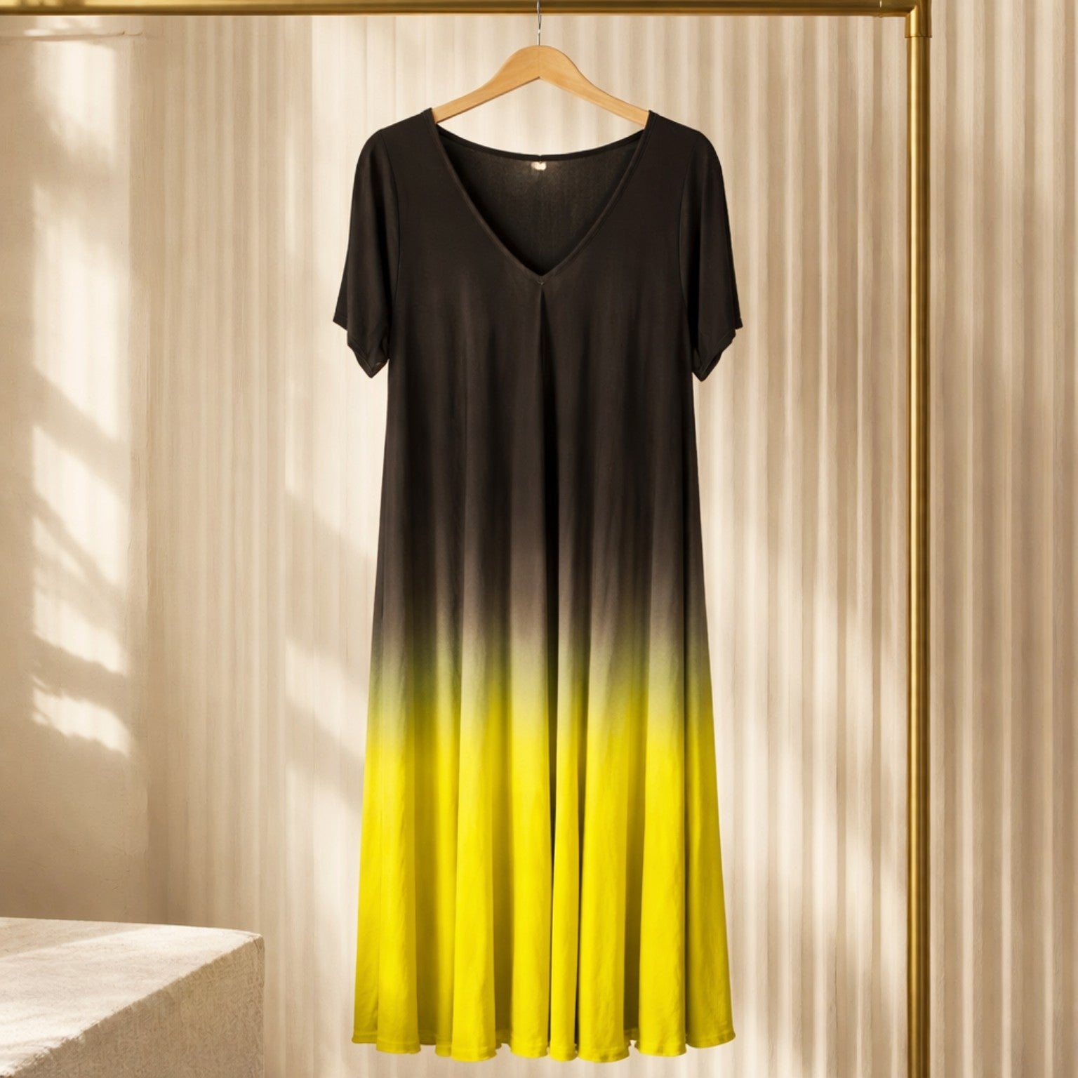 Schwarz-gelbes Maxikleid aus Viskose – fließendes Sommerkleid mit Farbverlauf Made in Italy Kleid Das Zierwerk