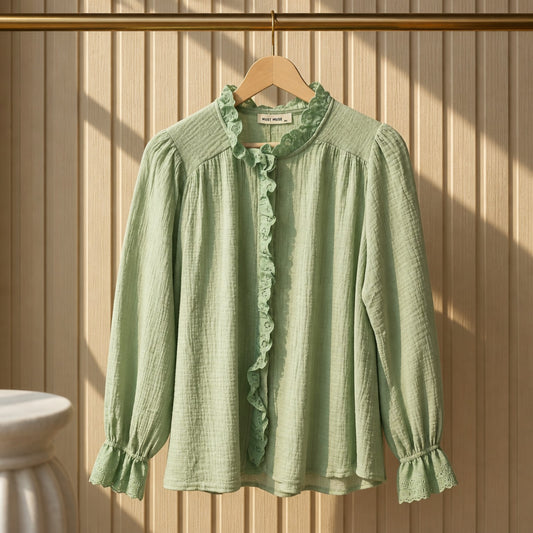 Musselinbluse in Salbeigrün mit Rüschen – Romantisch & leicht | Gr. S/M Bluse Das Zierwerk
