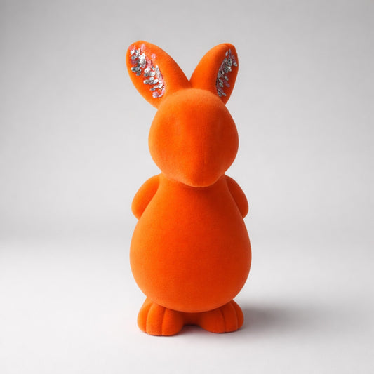 Deko Hase Orange mit Paillettenohren – Flock Figur Deko Das Zierwerk