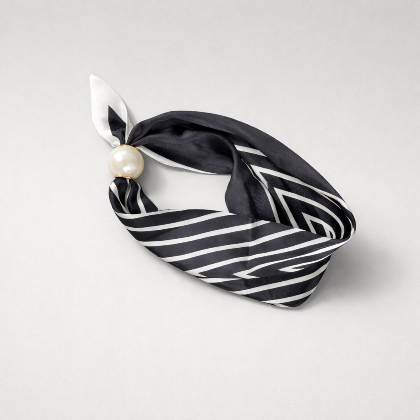Perlenhalstuch „Paris Chic“ – Stil trifft Raffinesse Schal Das Zierwerk