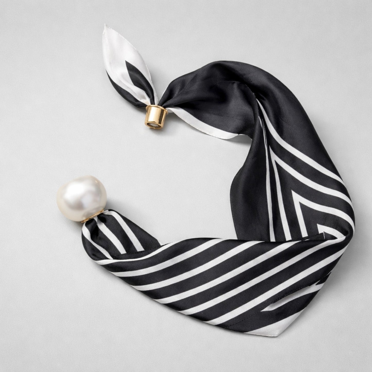 Perlenhalstuch „Paris Chic“ – Stil trifft Raffinesse Schal Das Zierwerk