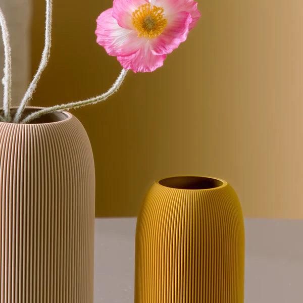 Minimalistische Vase aus 3D-Druck in Schwarz – Design von Dennis Maass