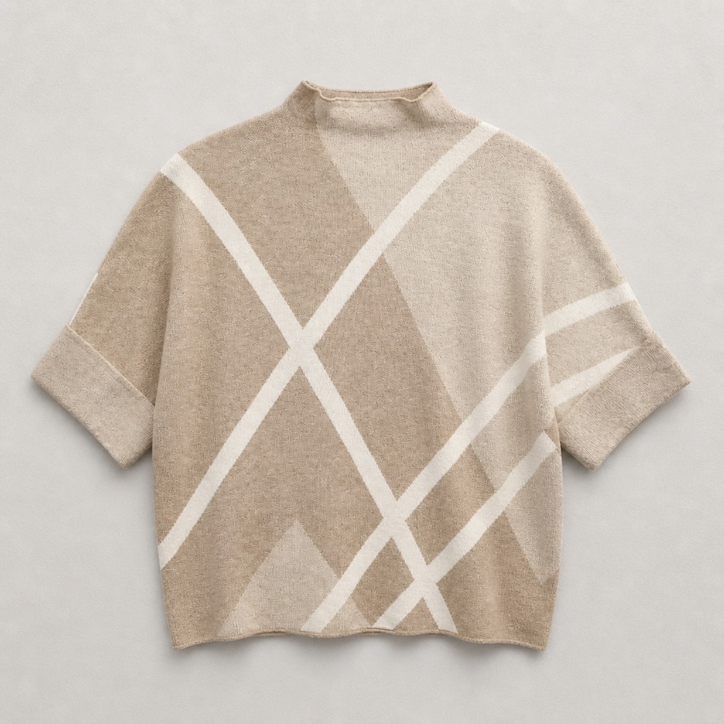 Kurzarm-Pullover in Beige mit grafischem Linienmuster Pullover Das Zierwerk