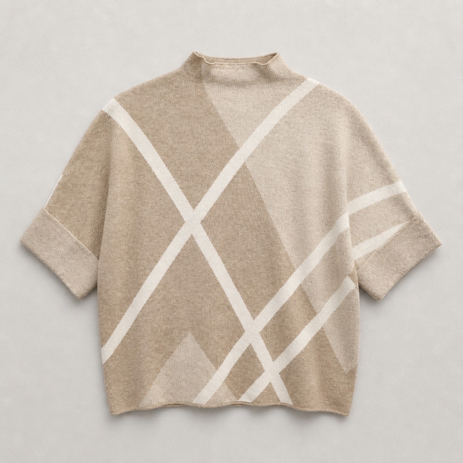 Kurzarm-Pullover in Beige mit grafischem Linienmuster Pullover Das Zierwerk