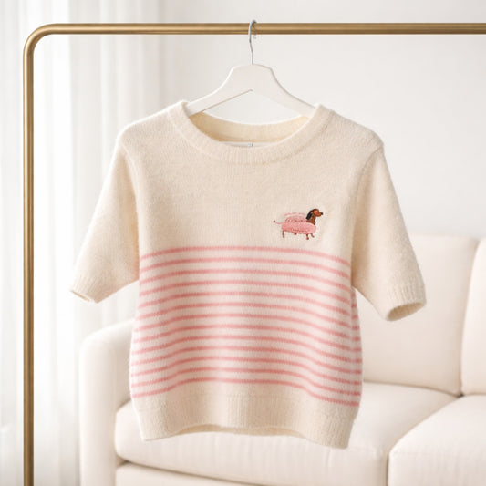 Kurzarm Strickpullover in Creme & Rosa mit liebevoller Dackel-Stickerei Pullover Das Zierwerk