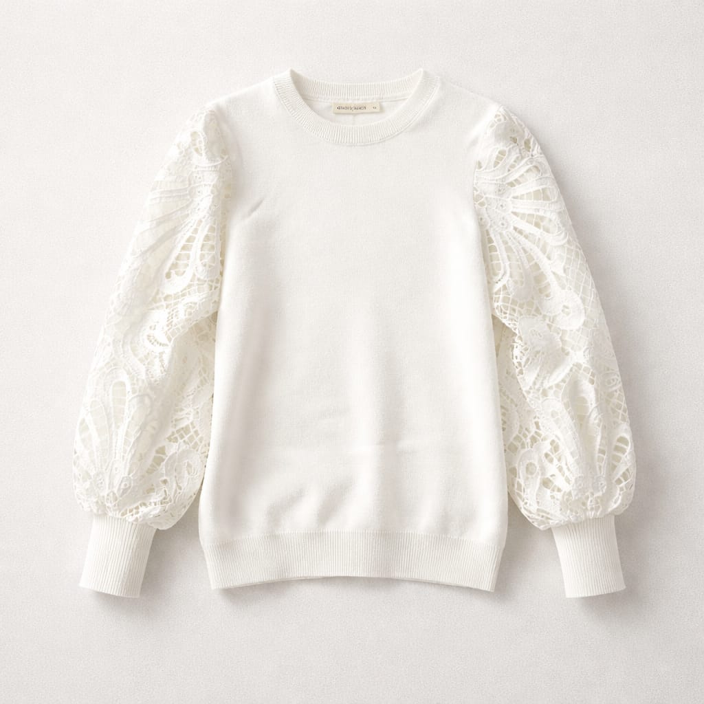 Eleganter Pullover mit Spitzenärmeln in Cremeweiß (Einheitsgröße) Pullover Das Zierwerk