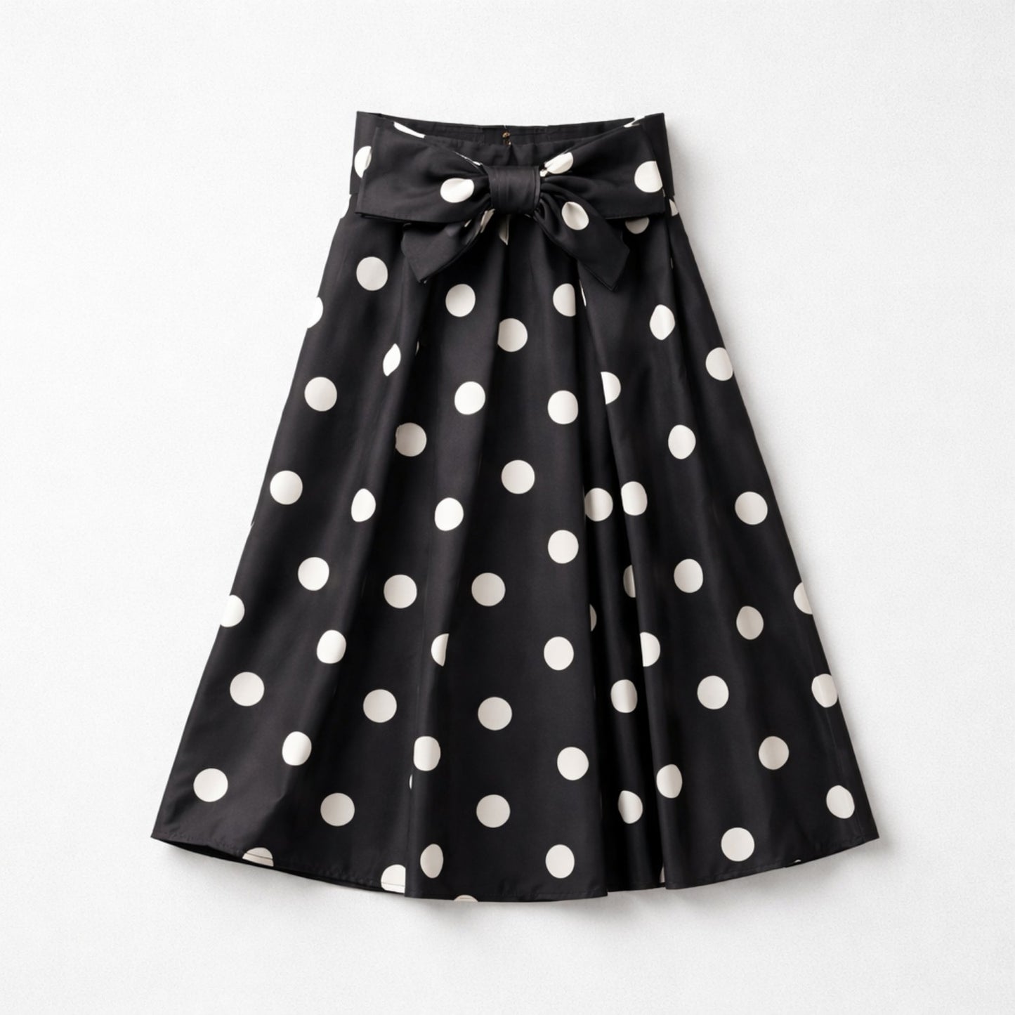 Polka Dot Rock in Schwarz-Weiß – zeitlose Eleganz mit Statement-Schleife Rock Das Zierwerk