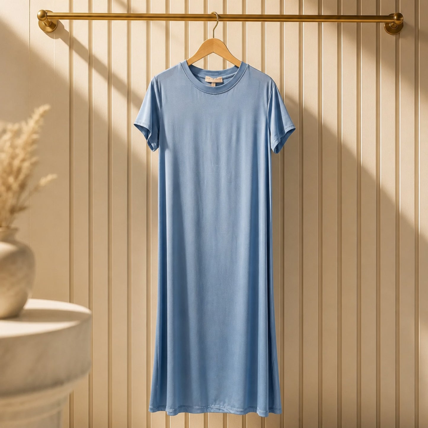 Satin-Maxikleid in Hellblau – Fließend, leicht & Made in Italy | V. Milano