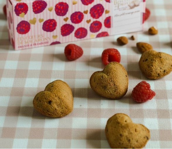 Cœurs de Macarons Mandel & Himbeere – Biscuiterie de Provence Macarons Biscuiterie de Provence