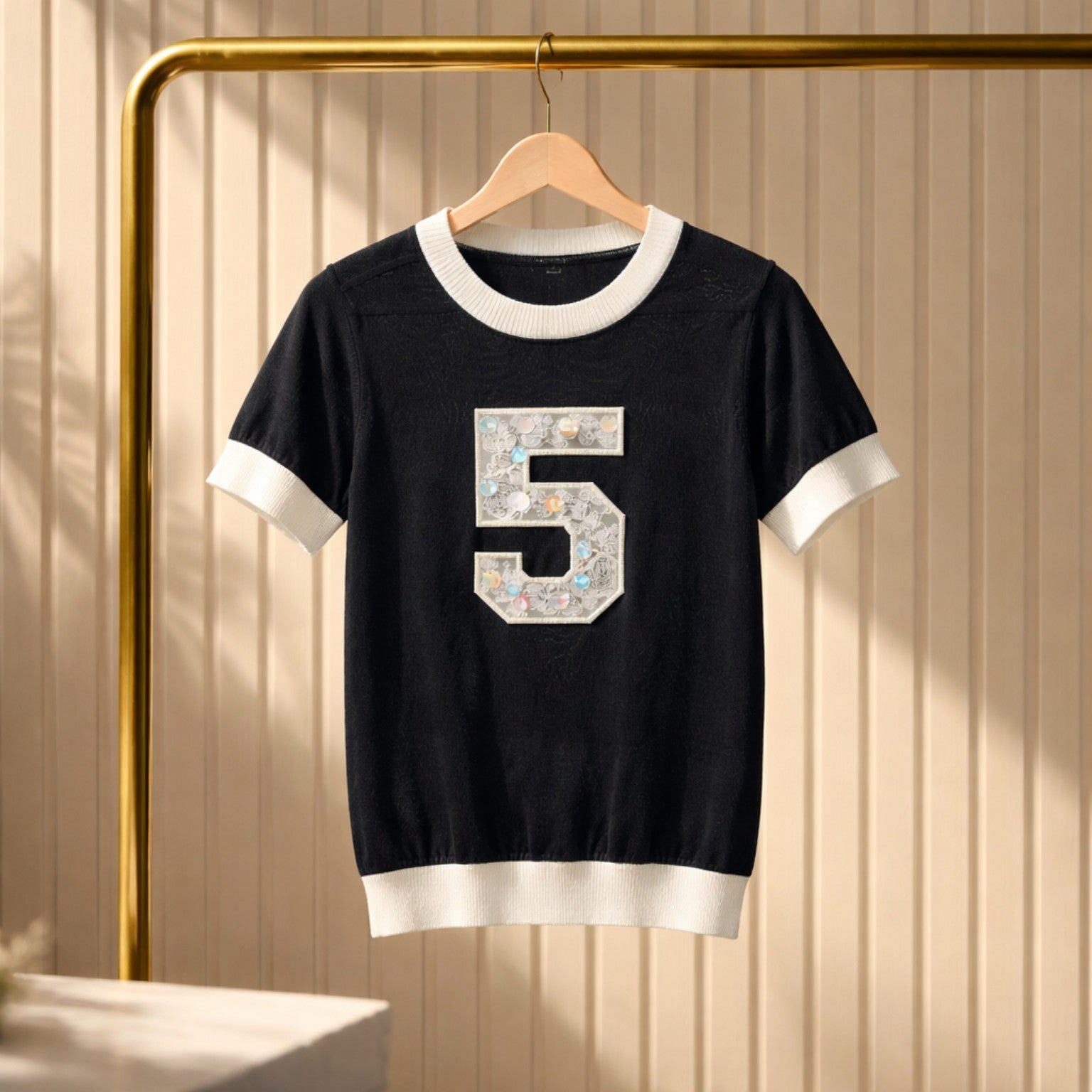 Feinstrick-Shirt mit Pailletten-Applikation „5“ Shirt Das Zierwerk