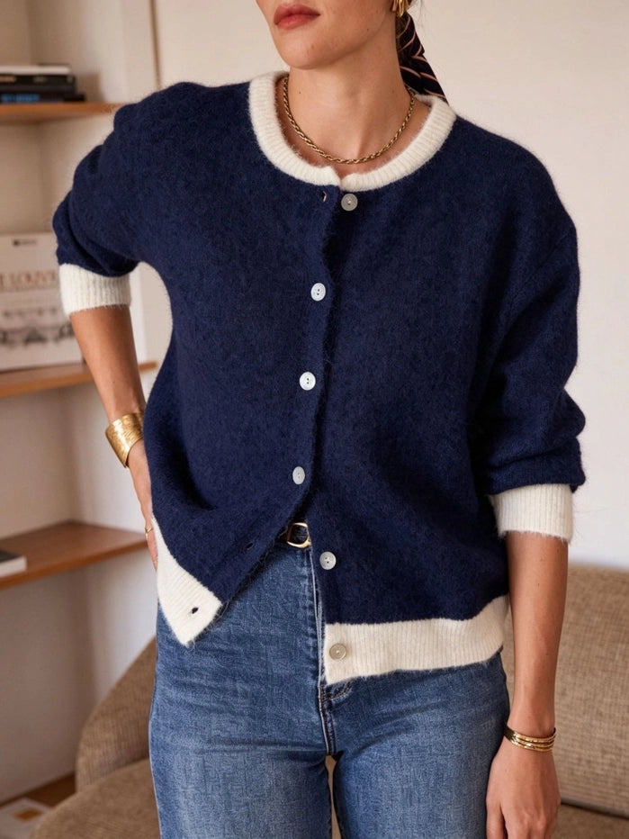 Flauschiger Strickcardigan – Creme & Marineblau