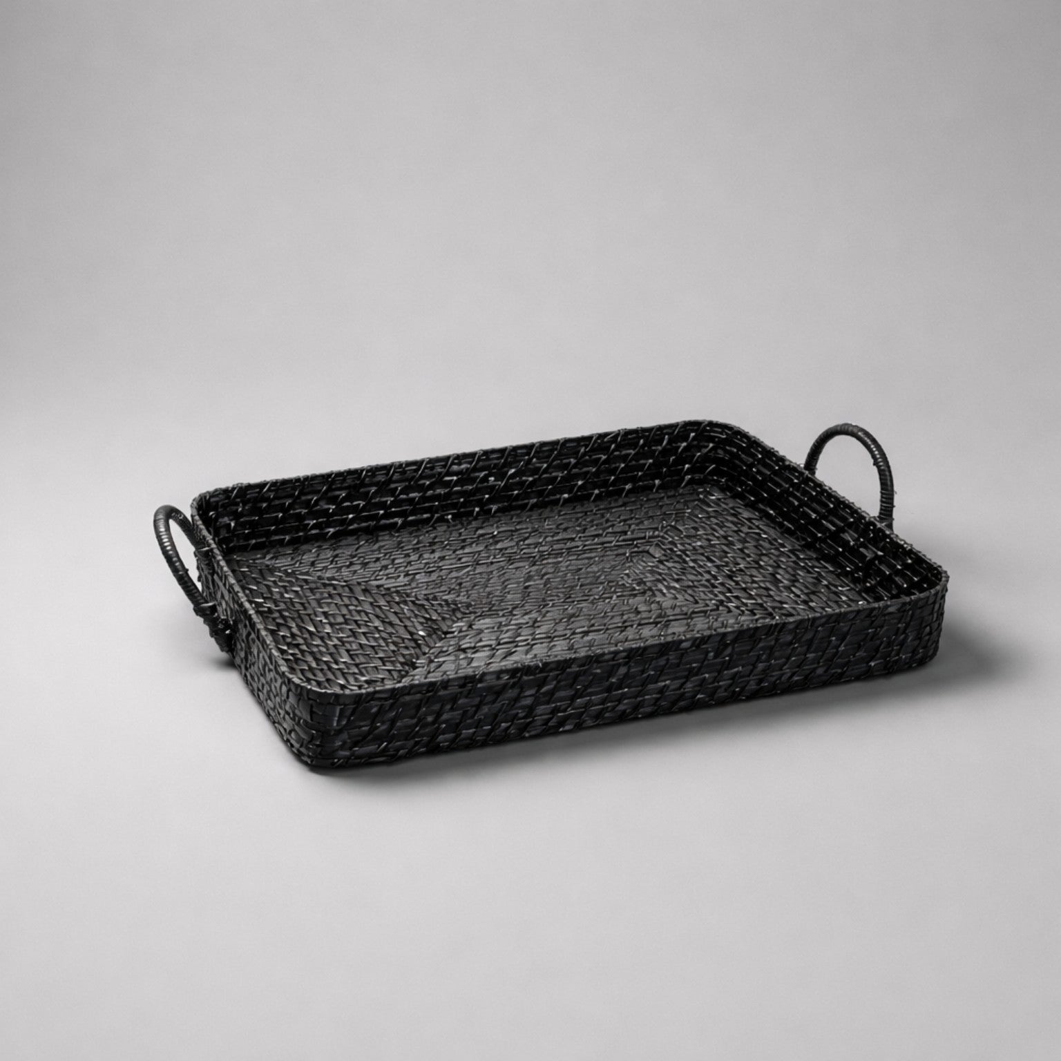 Schwarzes Rattantablett mit Griffen – stilvoll servieren & dekorieren Tablett Das Zierwerk