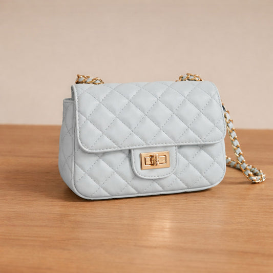 Stepp Tasche in Hellblau mit Goldkette Tasche Das Zierwerk