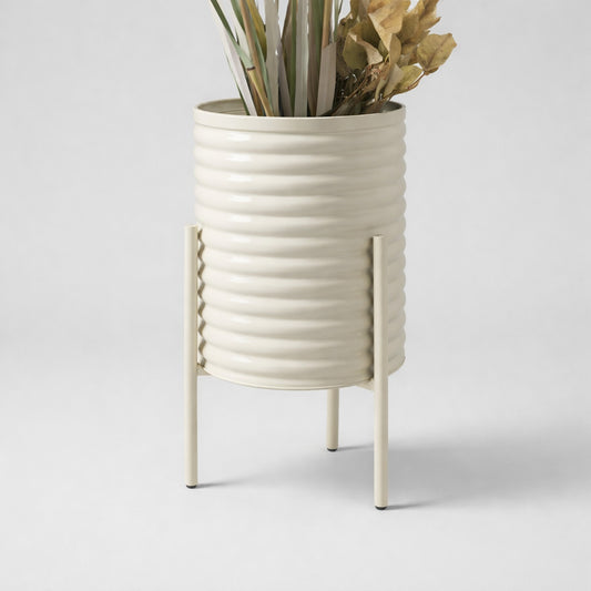 Übertopf auf Gestell aus Metall – minimalistisches Design mit Charakter Übertopf Das Zierwerk