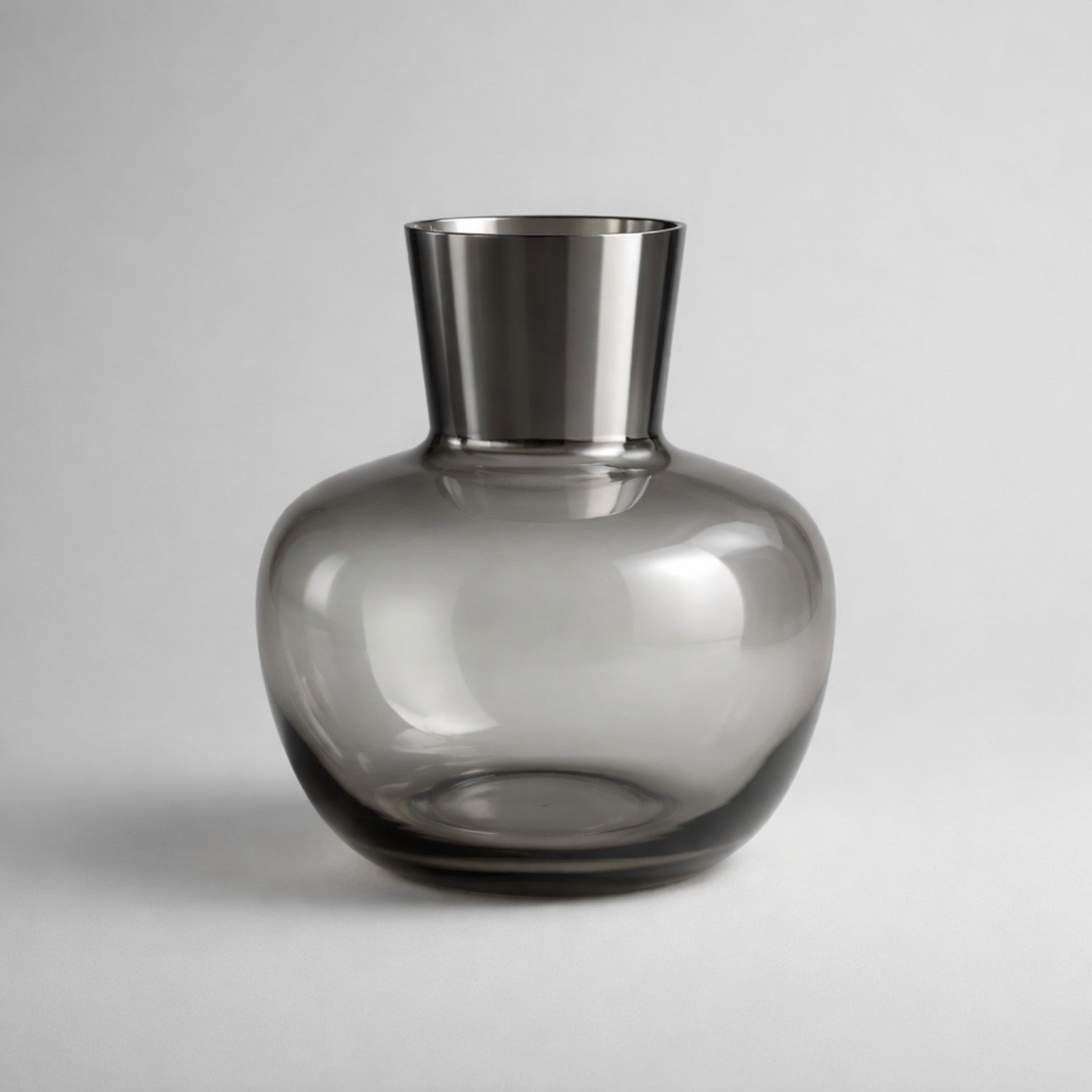 Glasvase mit Farbverlauf – moderne Deko in edlem Grau Vase Das Zierwerk