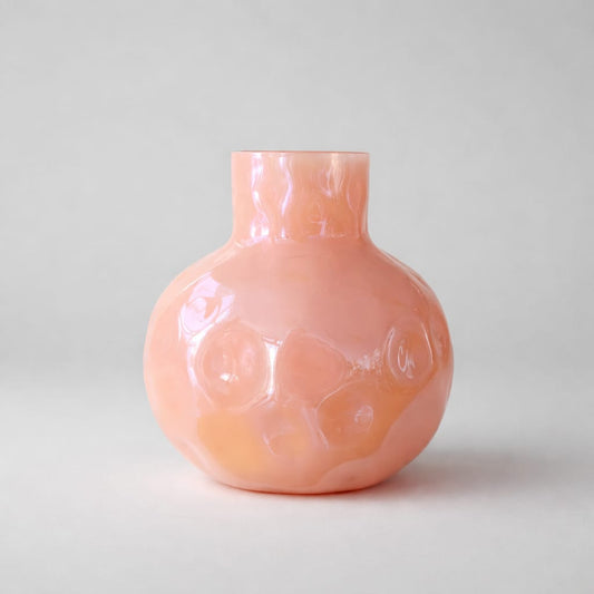 Glasvase „Blush Glow“ – bauchige Designvase in sanftem Pfirsichton Vase Das Zierwerk