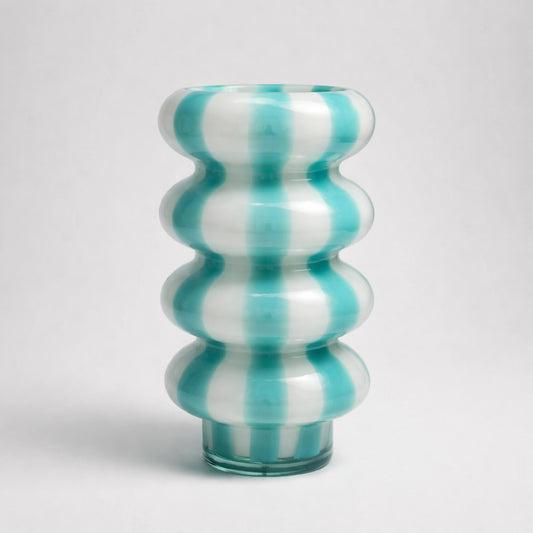 Gestreifte Glasvase in Türkis & Weiß – modernes Designobjekt mit Charakter Vase Das Zierwerk