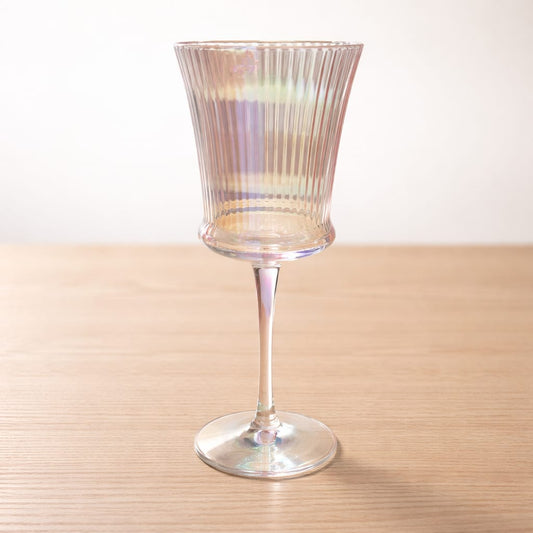 Irisierendes Weinglas – elegant & modern Weinglas Das Zierwerk