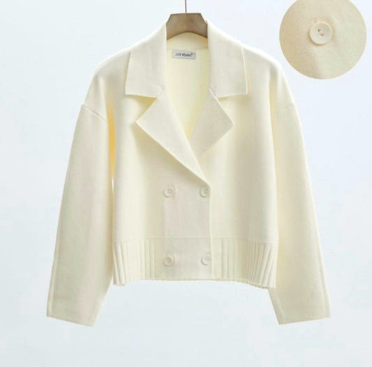 Strickjacke in Creme – Eleganz trifft Komfort
