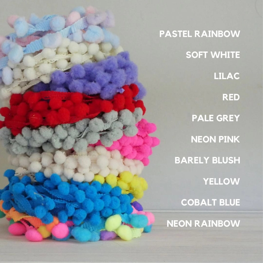 Pompon-Kranz Barely Blush Ø 25 cm – mit LED-Beleuchtung