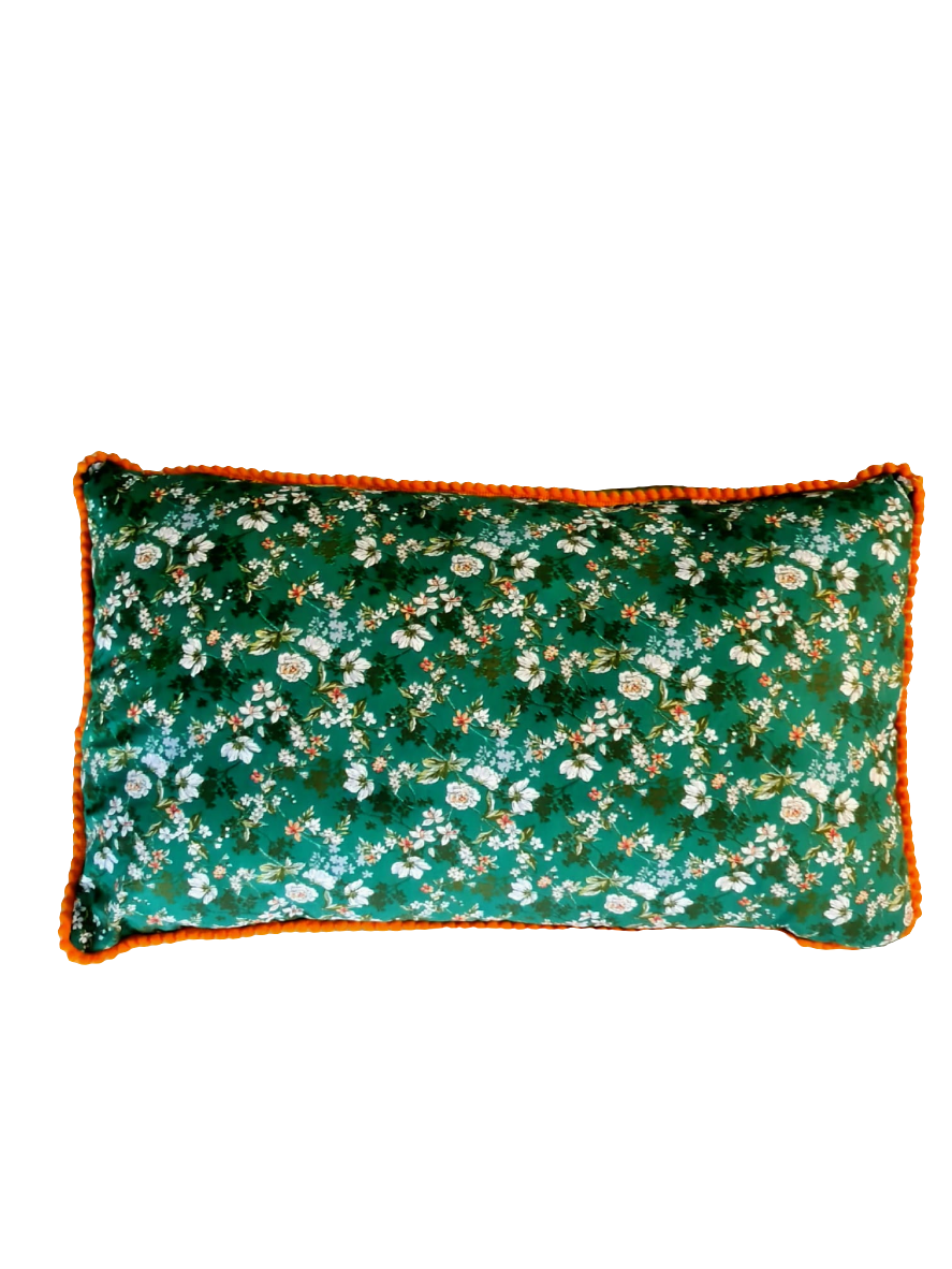 Handgenähtes Zierkissen mit Blumenmuster – 30 x 50 cm, inkl. Füllung