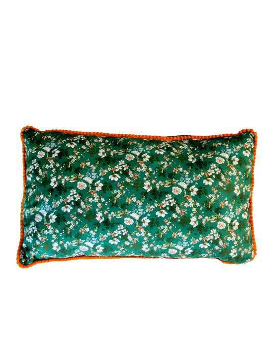 Handgenähtes Zierkissen mit Blumenmuster – 30 x 50 cm, inkl. Füllung