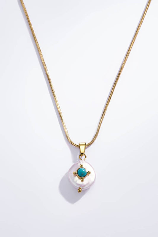 Goldene Edelstahl-Perlenkette mit Türkis-Akzent Halskette Das Zierwerk